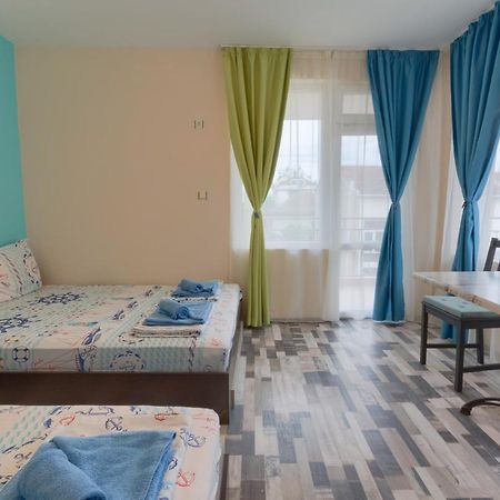 Kazlarov Guest House キテン エクステリア 写真