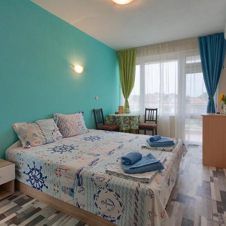 Kazlarov Guest House キテン エクステリア 写真