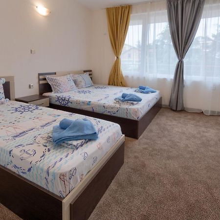 Kazlarov Guest House キテン エクステリア 写真