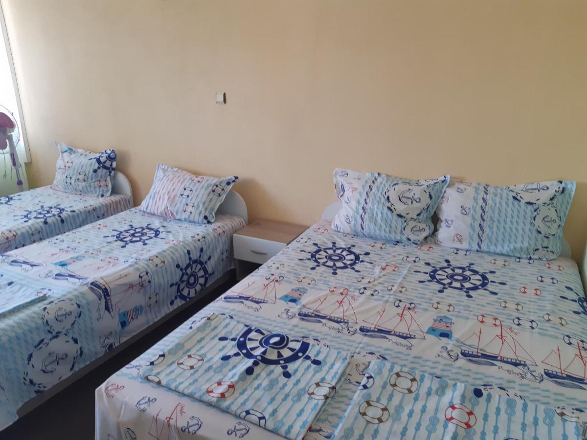Kazlarov Guest House キテン エクステリア 写真