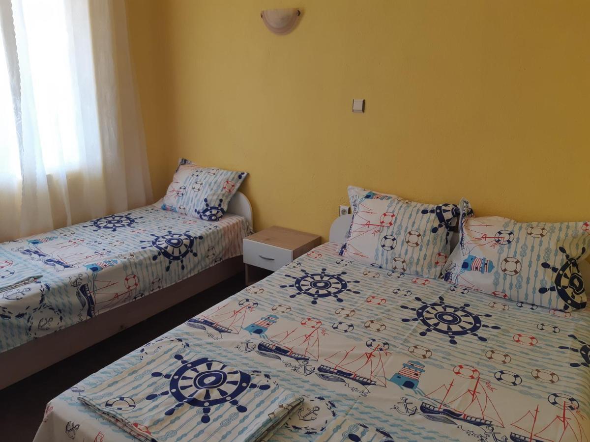Kazlarov Guest House キテン エクステリア 写真