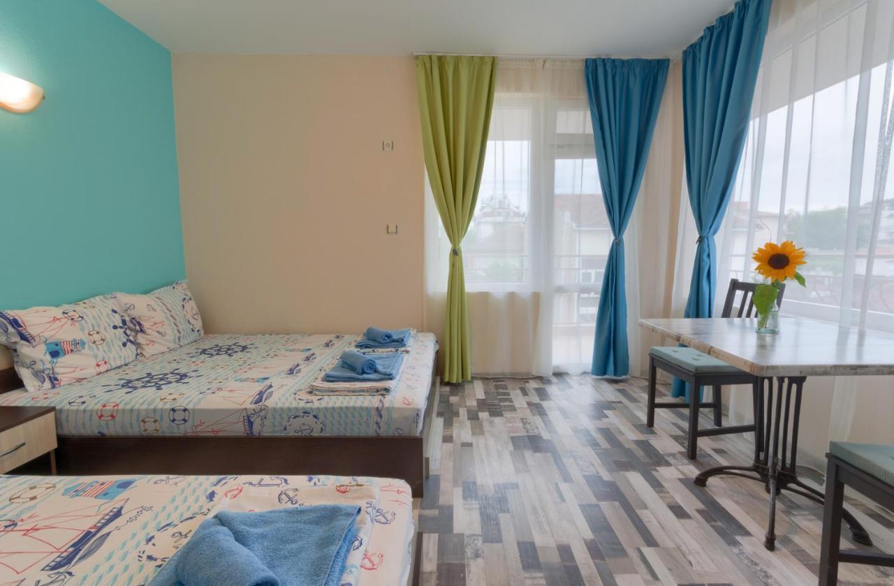 Kazlarov Guest House キテン エクステリア 写真