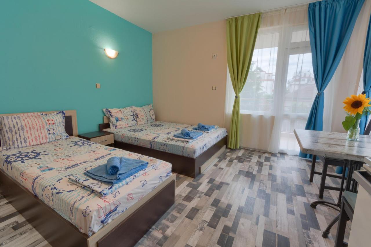 Kazlarov Guest House キテン エクステリア 写真