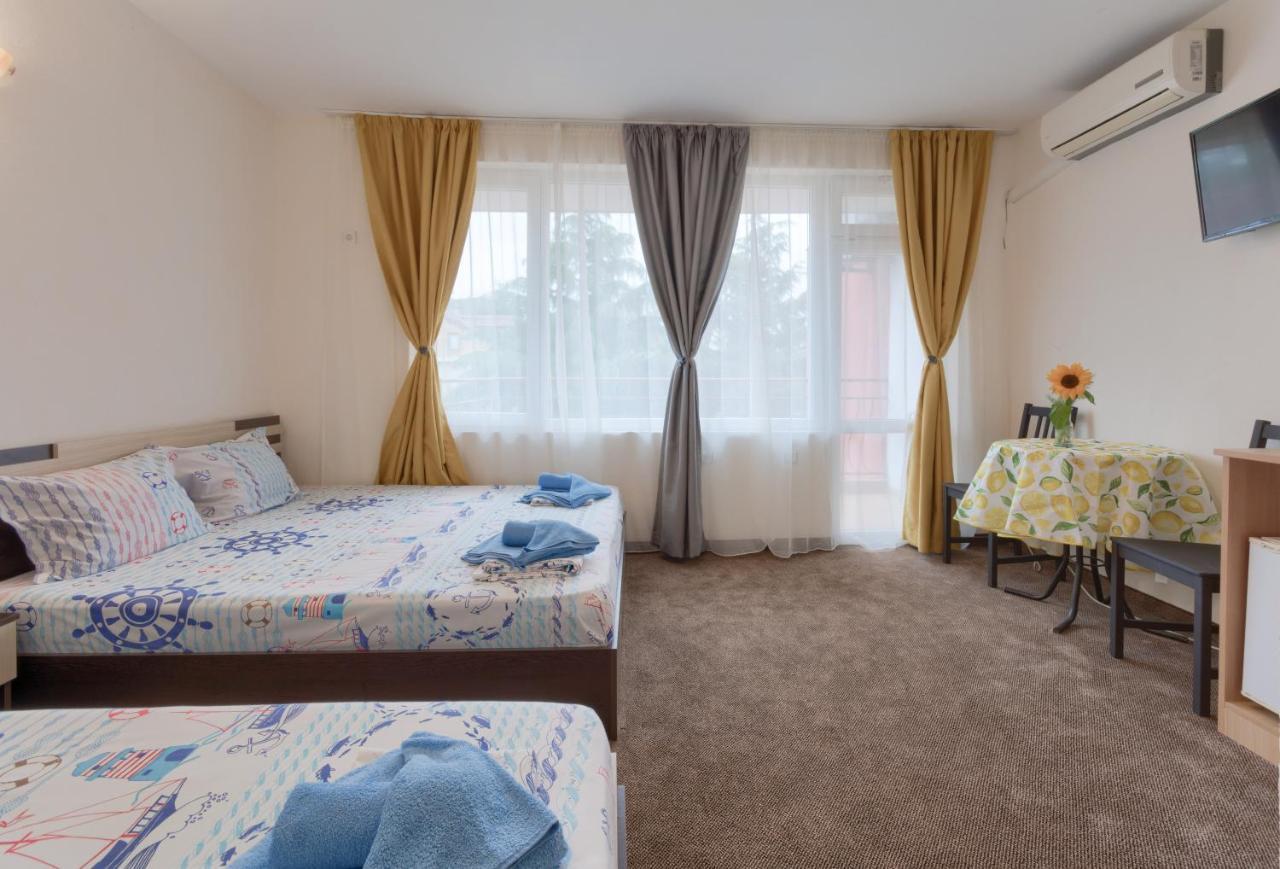 Kazlarov Guest House キテン エクステリア 写真