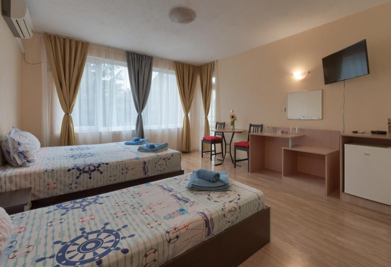 Kazlarov Guest House キテン エクステリア 写真
