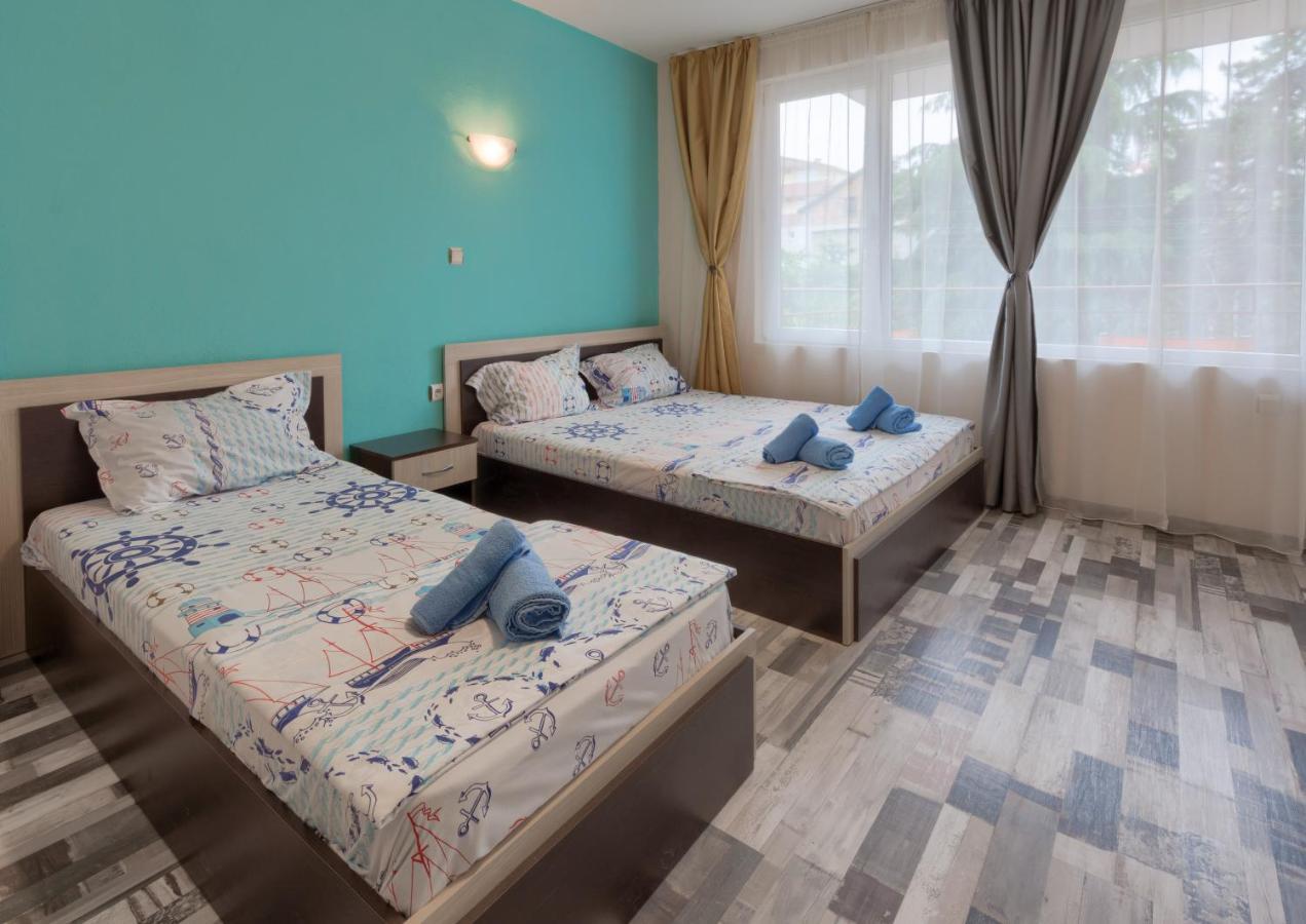 Kazlarov Guest House キテン エクステリア 写真