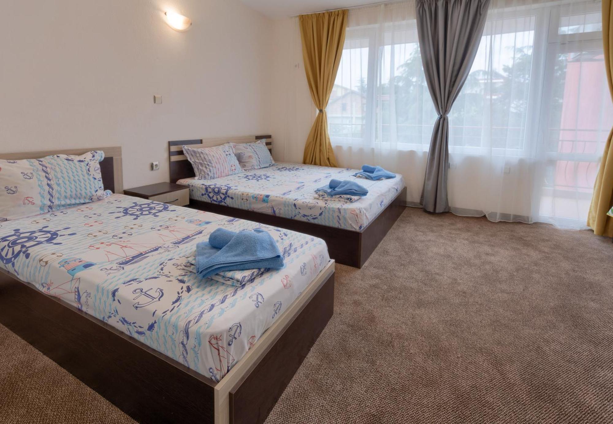 Kazlarov Guest House キテン エクステリア 写真