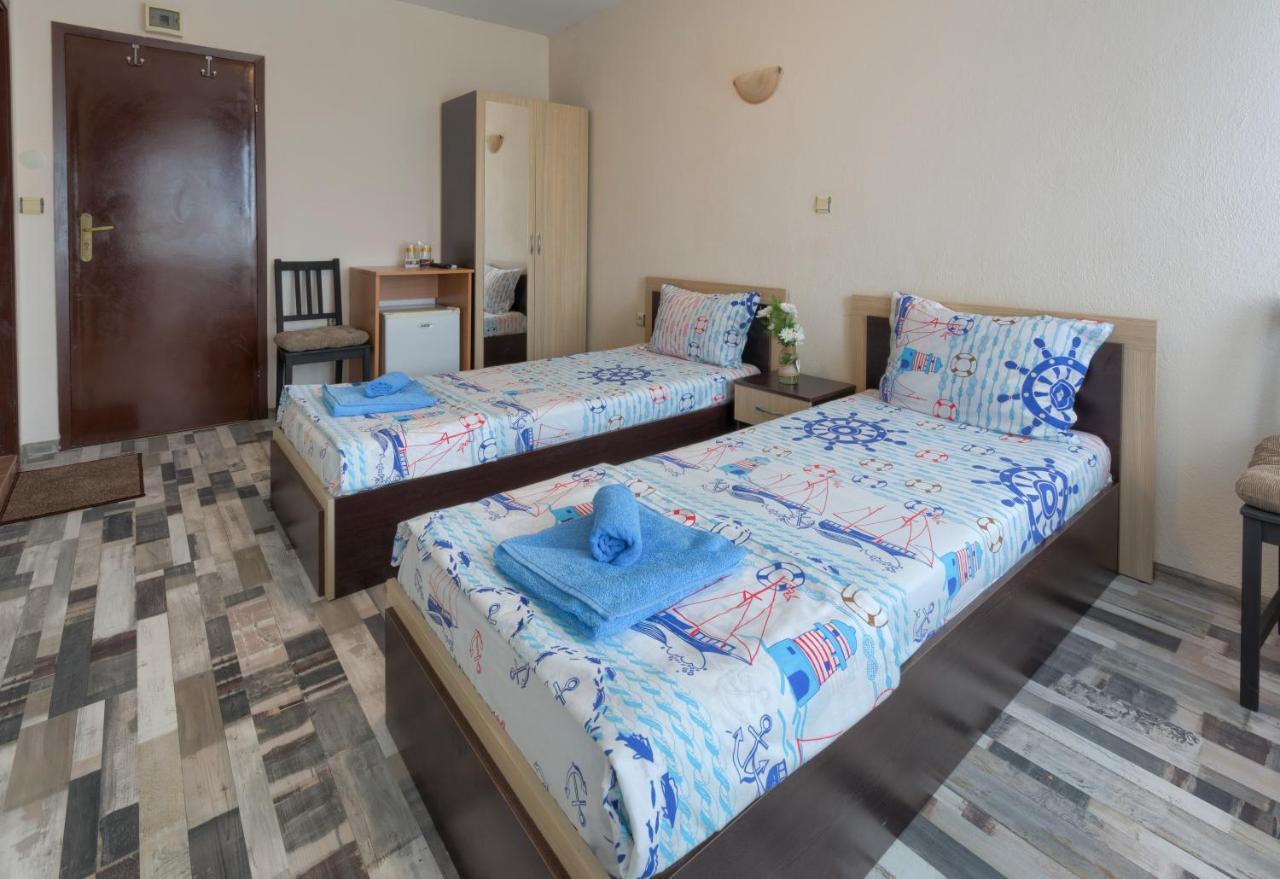 Kazlarov Guest House キテン エクステリア 写真