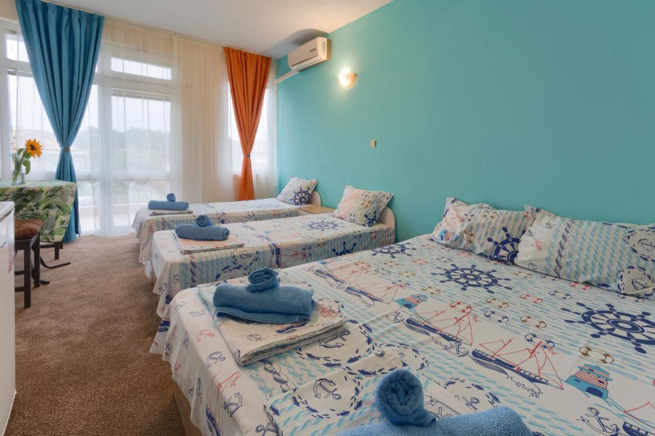 Kazlarov Guest House キテン エクステリア 写真
