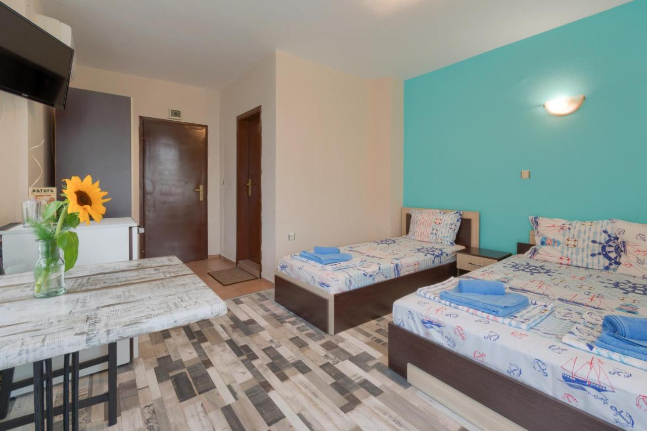 Kazlarov Guest House キテン エクステリア 写真