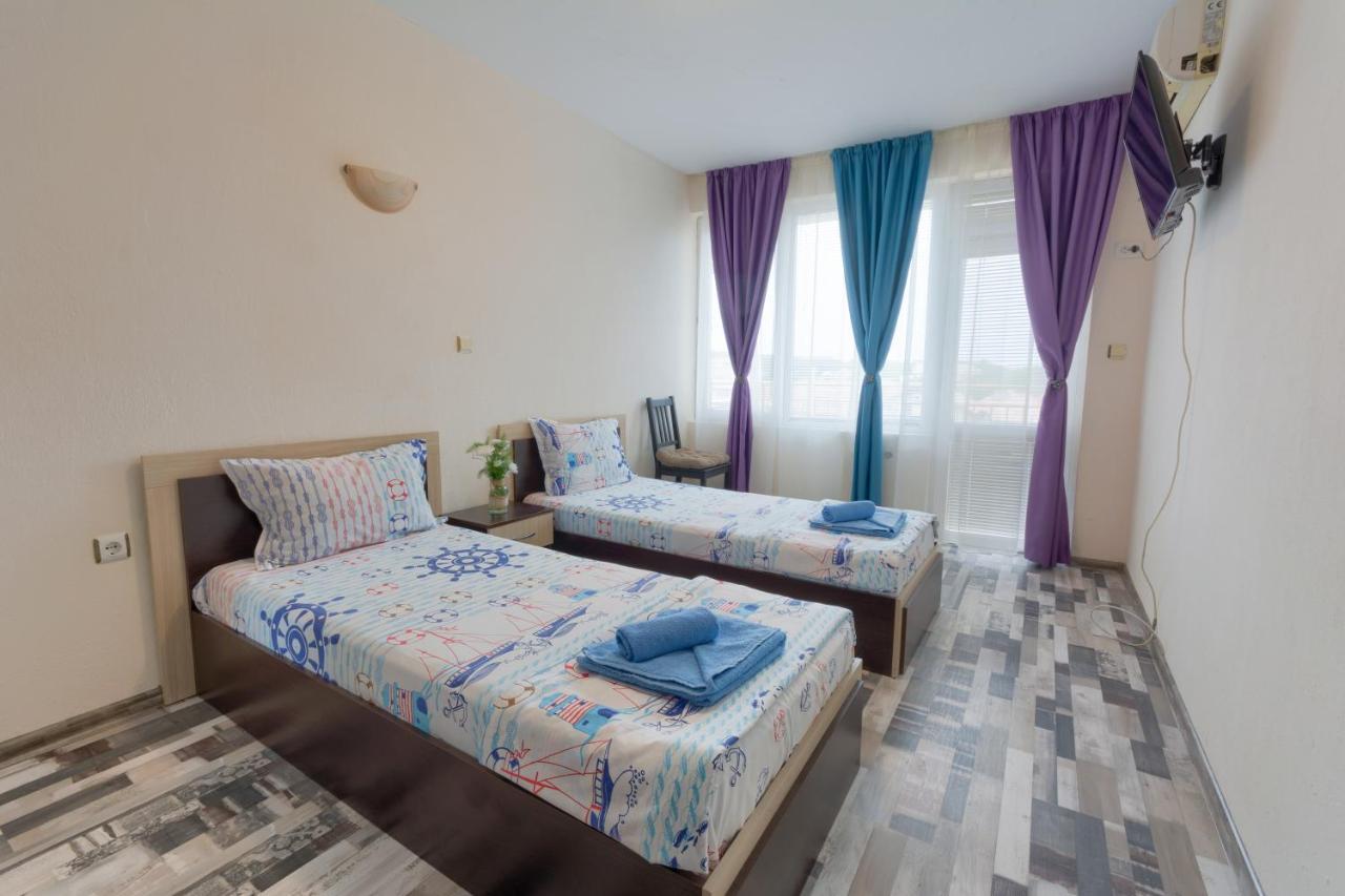 Kazlarov Guest House キテン エクステリア 写真