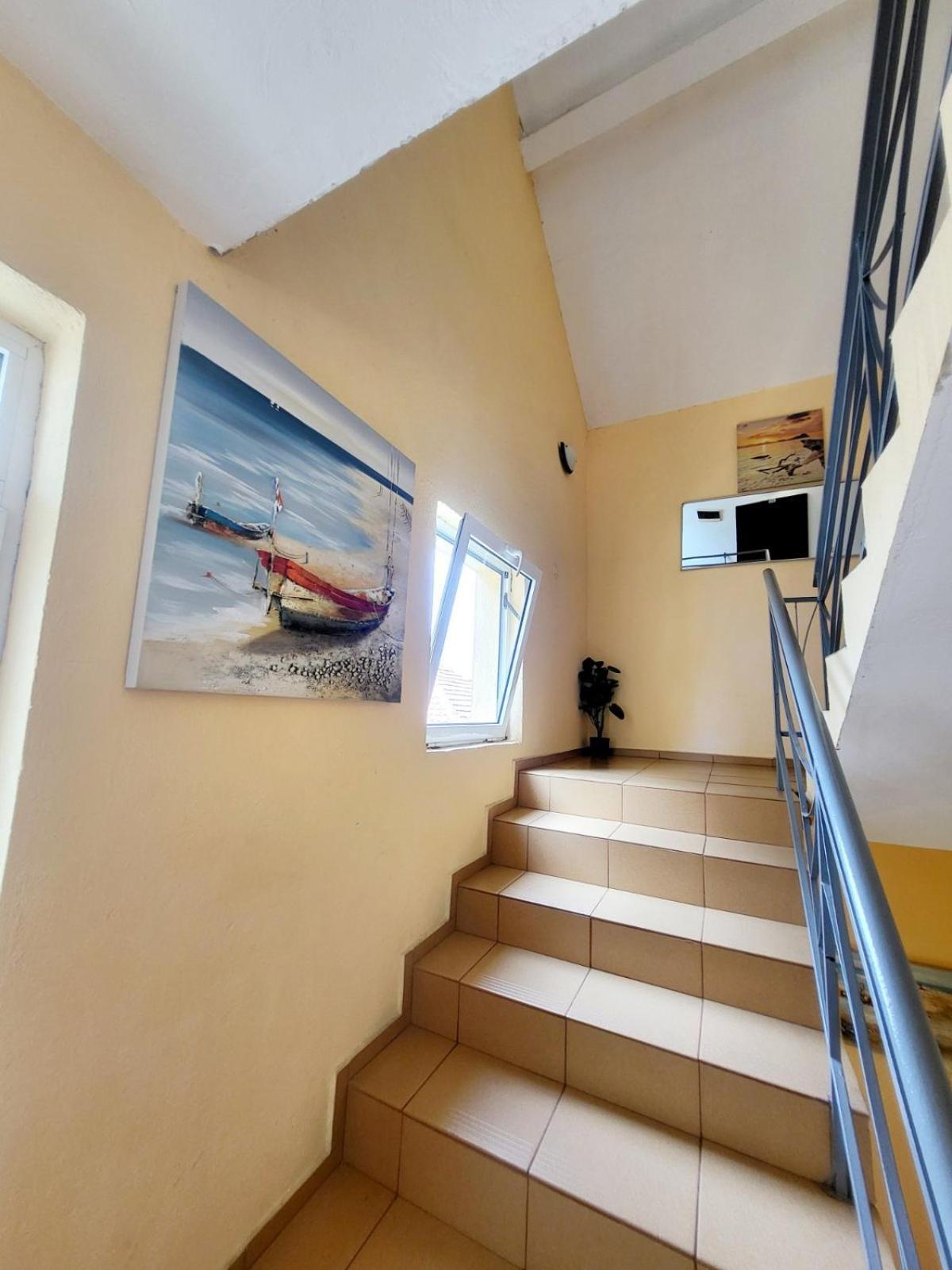 Kazlarov Guest House キテン エクステリア 写真