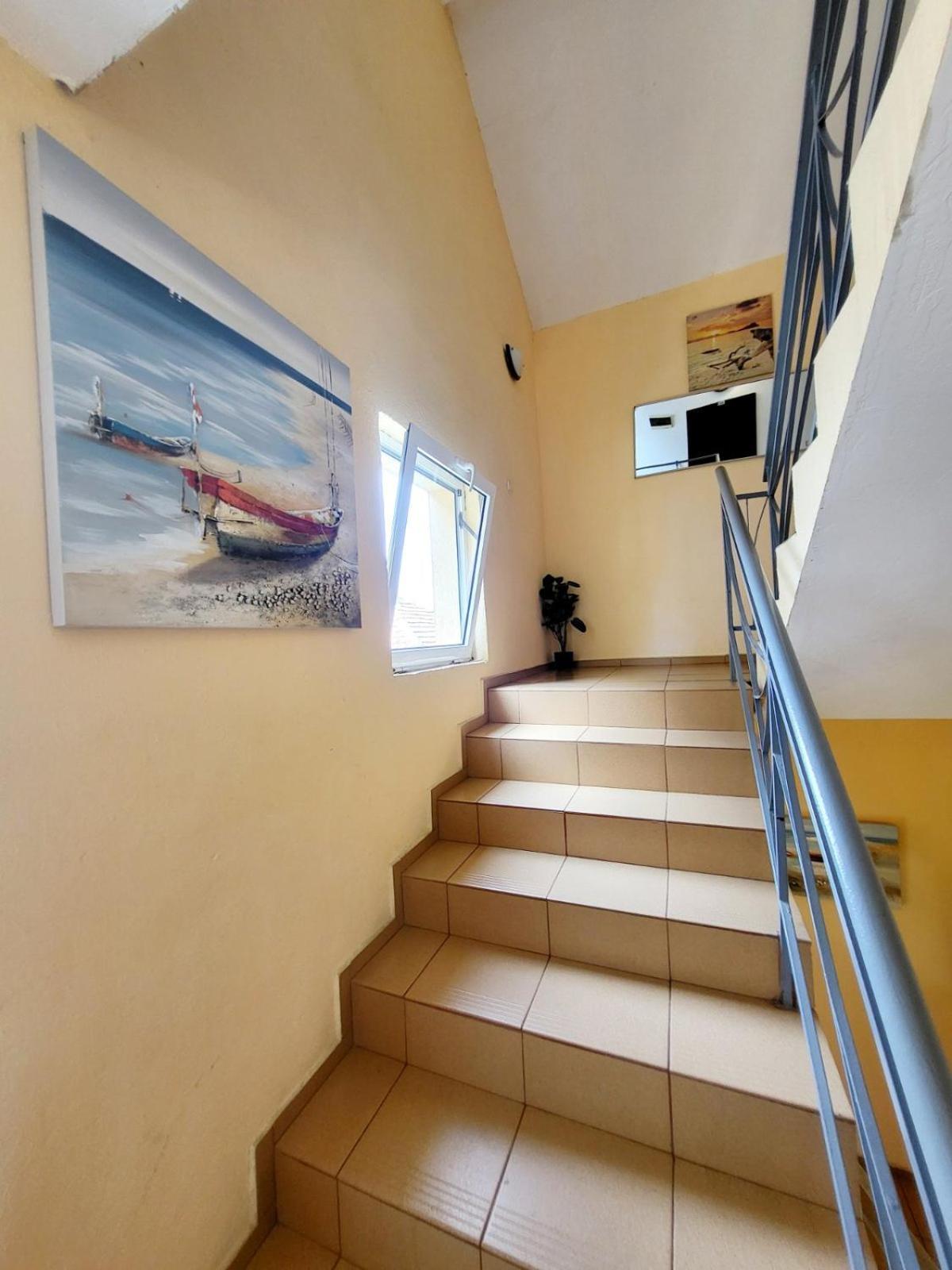 Kazlarov Guest House キテン エクステリア 写真