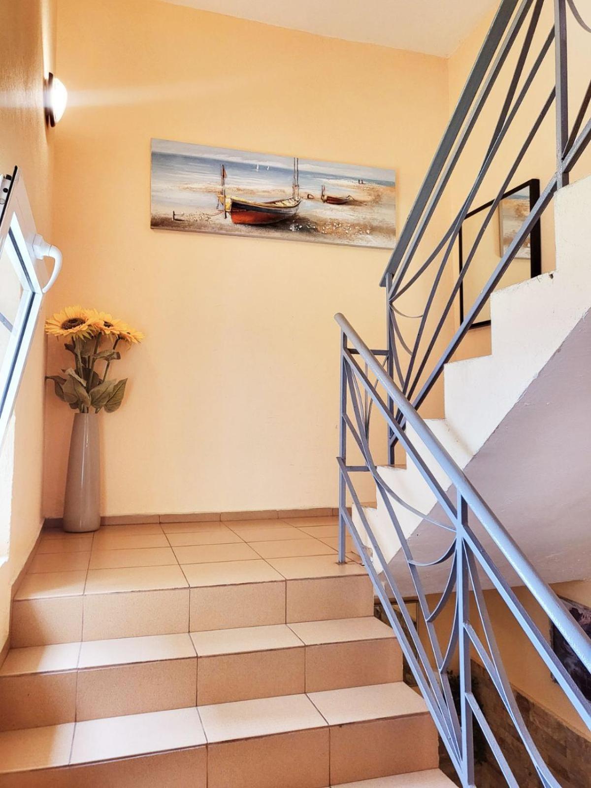 Kazlarov Guest House キテン エクステリア 写真