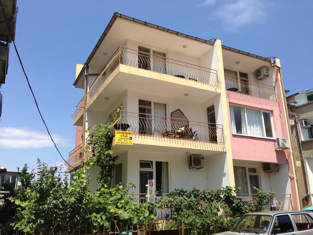 Kazlarov Guest House キテン エクステリア 写真